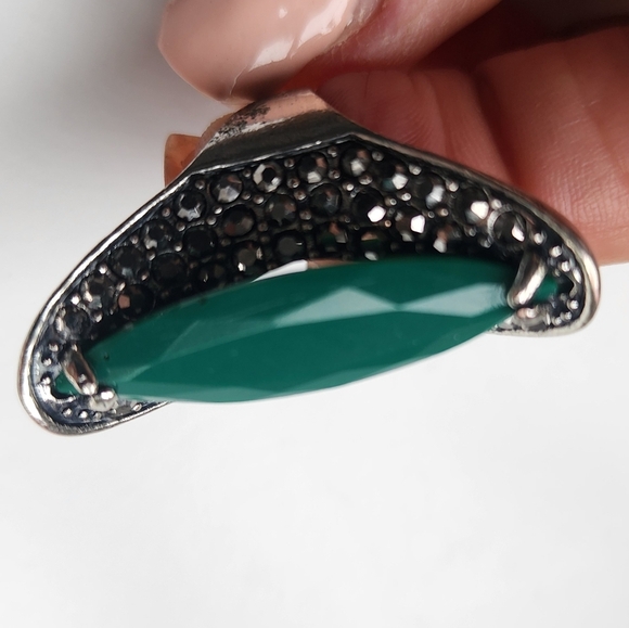 Elegant Green Silver Ring - Picture 8 of 11